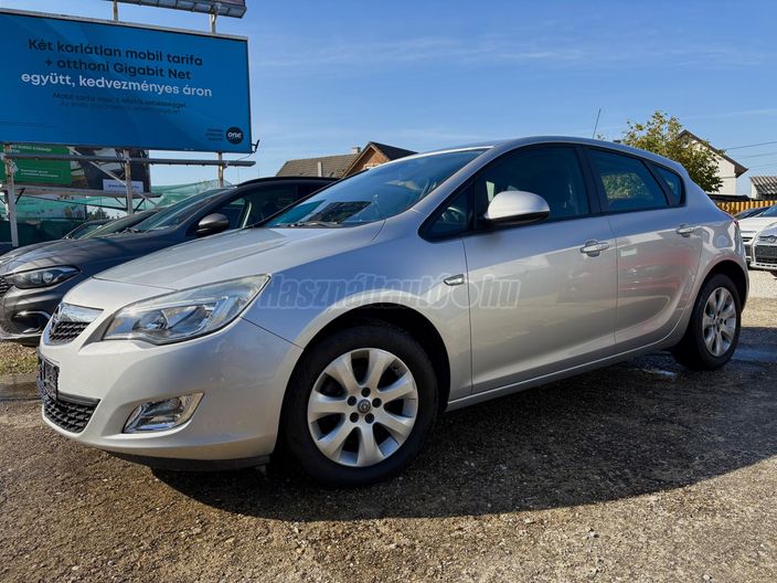 OPEL ASTRA J 1.6 Selection
