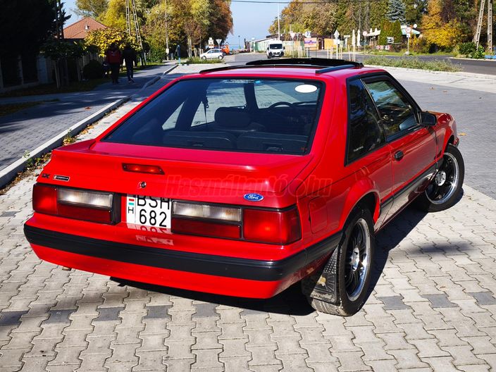 FORD MUSTANG