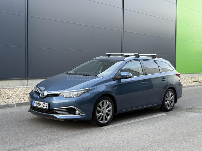 TOYOTA AURIS 1.8 HSD Executive (Automata)