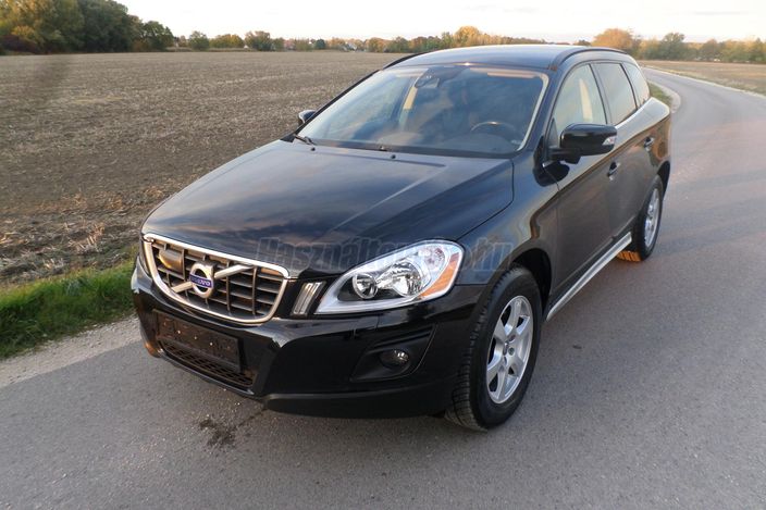 VOLVO XC60 2.4 D [D5] Momentum Geartronic