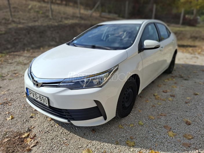 TOYOTA COROLLA Sedan 1.33 Live