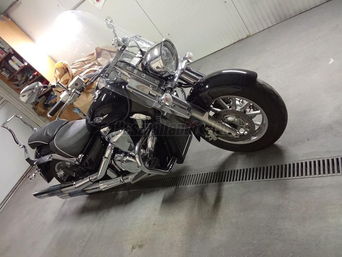 SUZUKI VLR 1800 INTRUDER