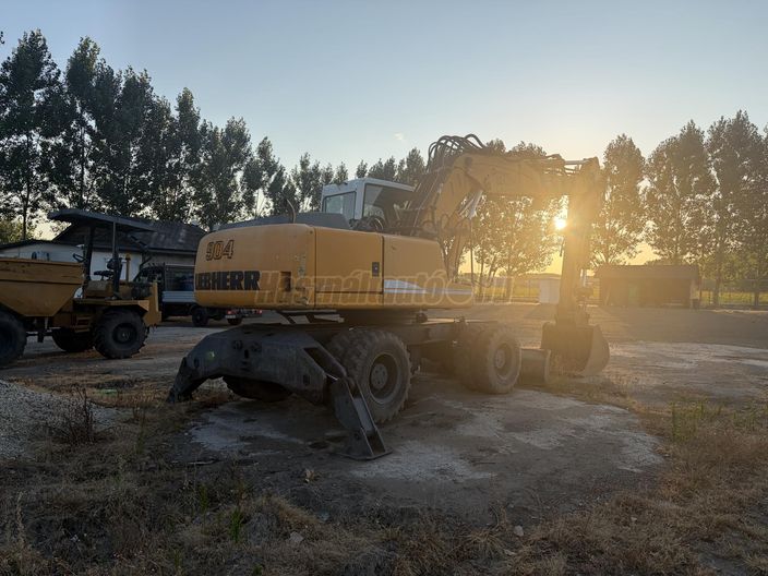 LIEBHERR A904C
