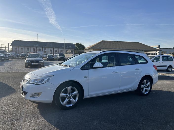 OPEL ASTRA J Sports Tourer 1.7 CDTI Enjoy