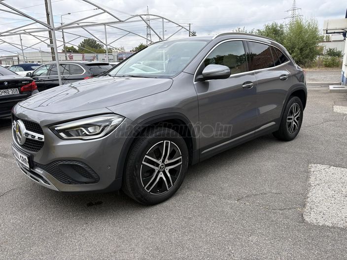 MERCEDES-BENZ GLA 200 Progressive Line 7G-DCT