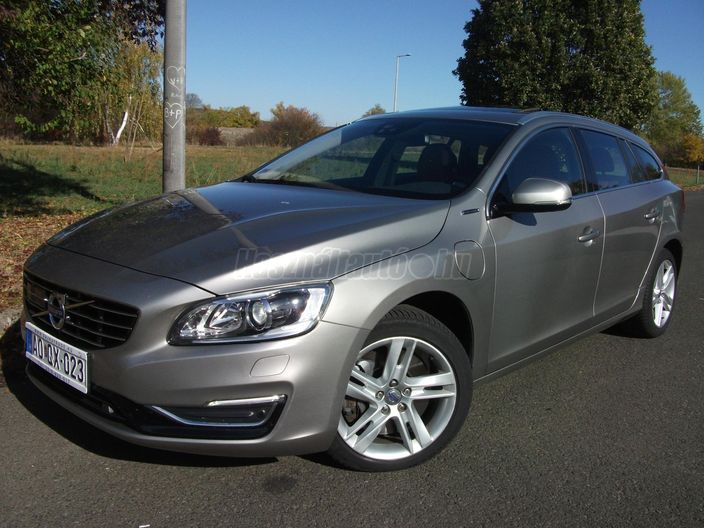 VOLVO V60 2.4 D [D6] PHEV AWD Summum Geartronic