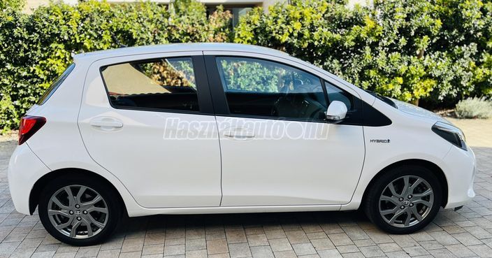 TOYOTA YARIS 1.5 HSD Style SensoSmart Safety e-CVT