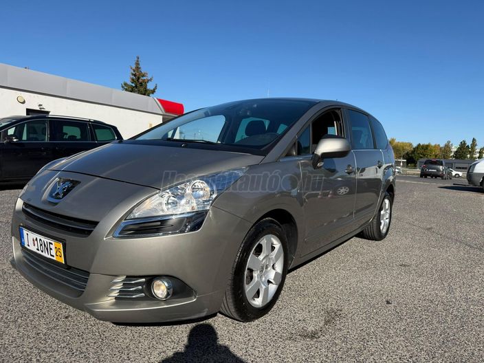 PEUGEOT 5008 1.6 HDi Family