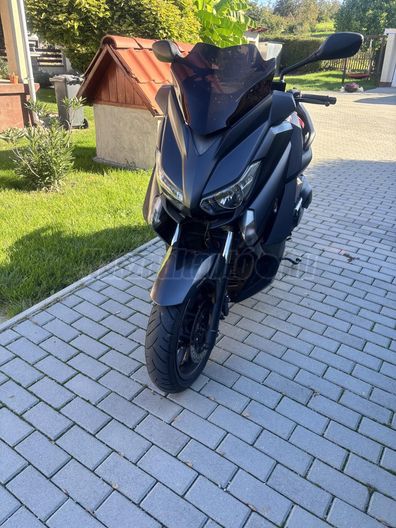 YAMAHA X-MAX 400