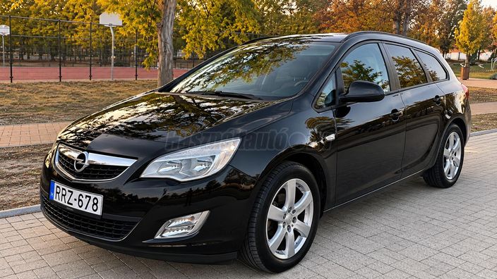 OPEL ASTRA J Sports Tourer 1.6 Selection