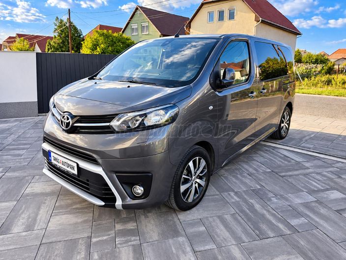 TOYOTA PROACE