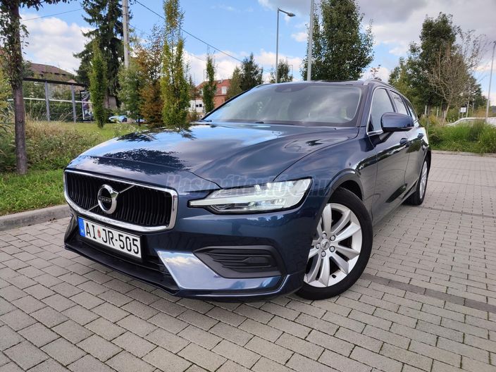 VOLVO V60 2.0 D [D3] Momentum Pro