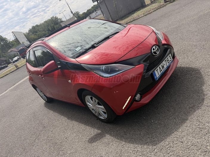 TOYOTA AYGO 1.0 x-clusive