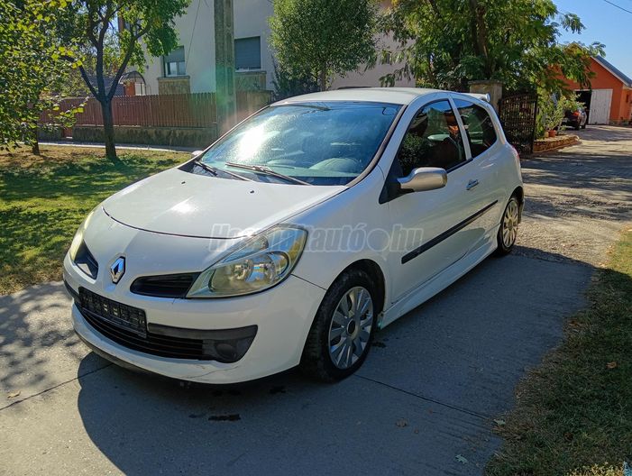 RENAULT CLIO 1.2 16V Authentique