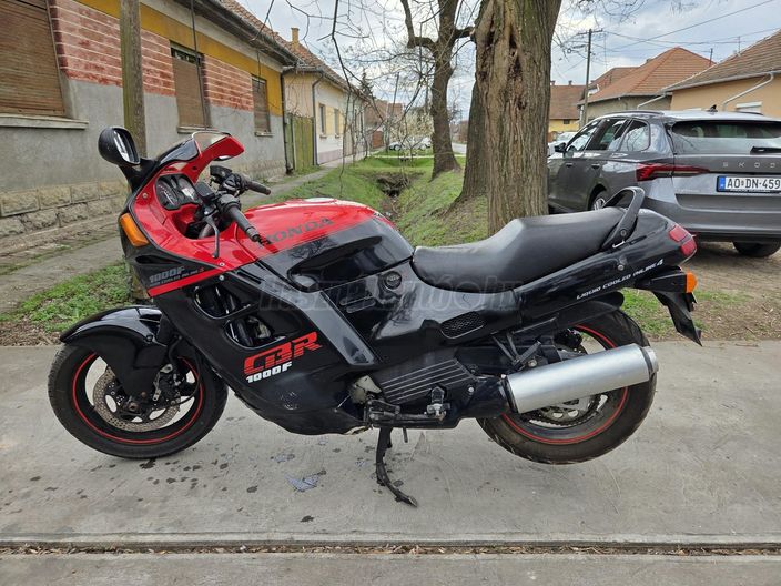HONDA CBR 1000 F