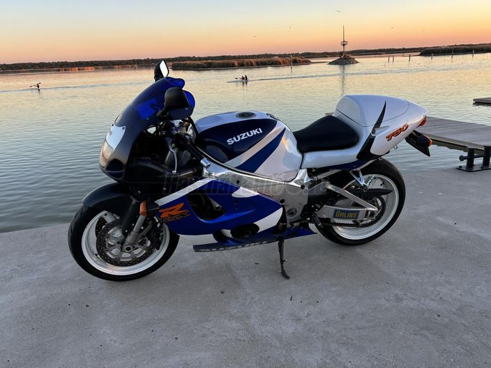 SUZUKI GSX-R 750