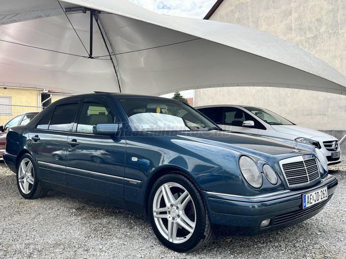MERCEDES-BENZ E-OSZTÁLY E 300 TD Elegance (Automata)