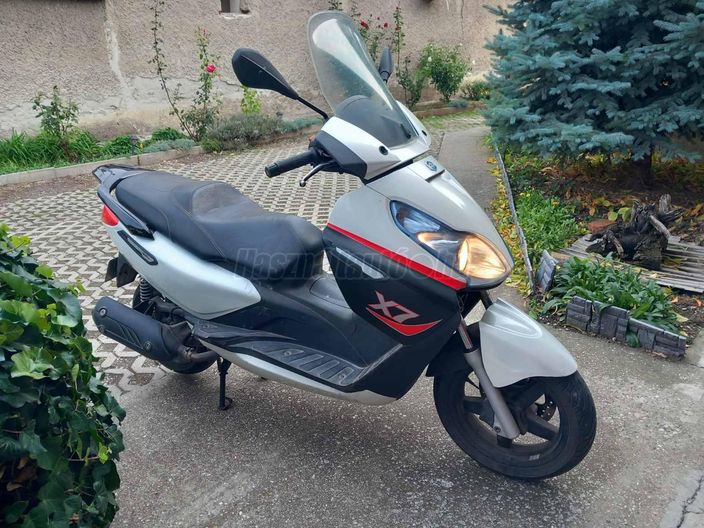 PIAGGIO X 7