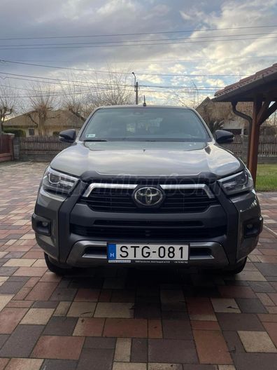 TOYOTA HILUX 2.8 D-4D 4x4 Double Invincible Sport (Automata)