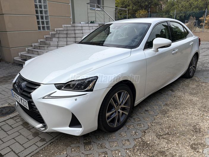 LEXUS IS 300h Elegance Plus Safety CVT