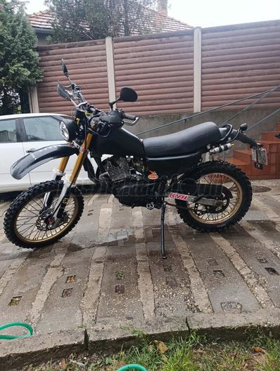 SUZUKI DR 250 S