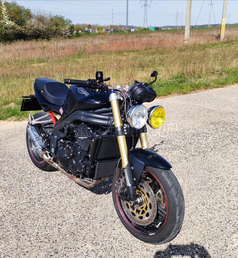 TRIUMPH SPEED TRIPLE 1050