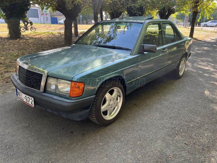 MERCEDES-BENZ 190 D 2.5
