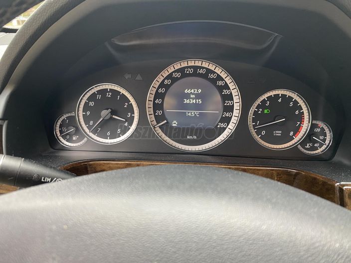 MERCEDES-BENZ E 200