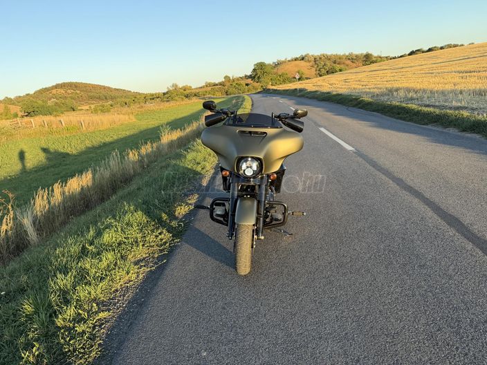 HARLEY-DAVIDSON STREET GLIDE SPECIAL