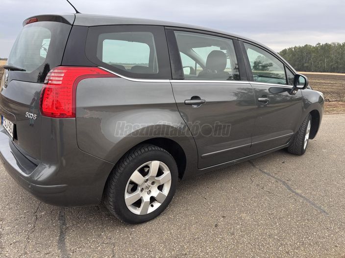 PEUGEOT 5008 1.6 HDi Premium