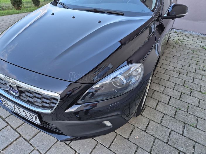 VOLVO V40 2.0 D [D3] Momentum Geartronic