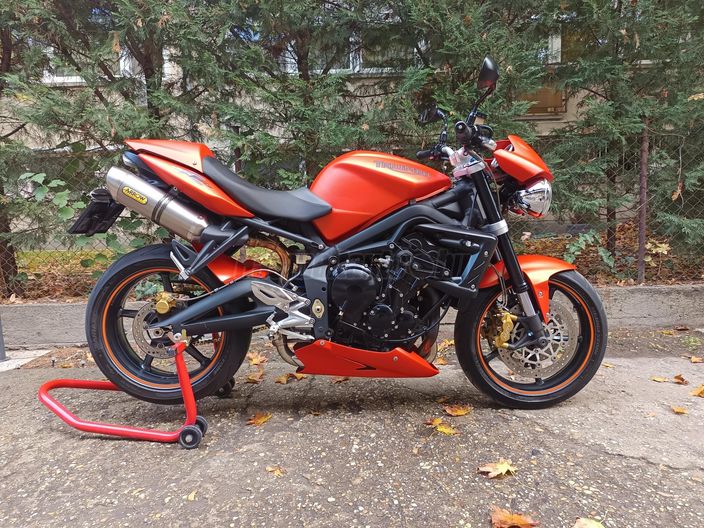 TRIUMPH STREET TRIPLE 675 R