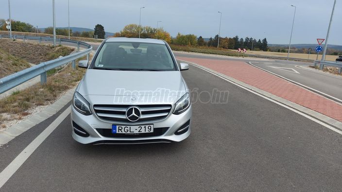 MERCEDES-BENZ B 220