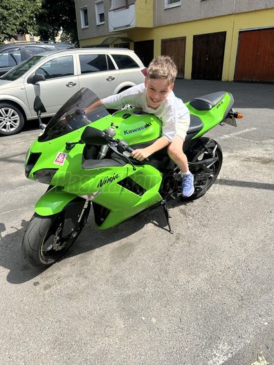 KAWASAKI ZX-6R (NINJA)