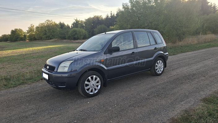 Takarékos benzinmotoros kisautó