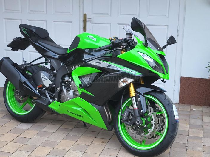 KAWASAKI ZX-6R (NINJA)
