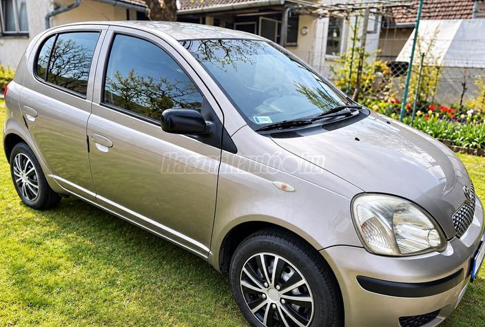 TOYOTA YARIS 1.0 Blue