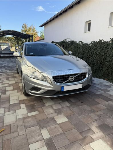 VOLVO S60 1.6 [T3] R-Design Kinetic