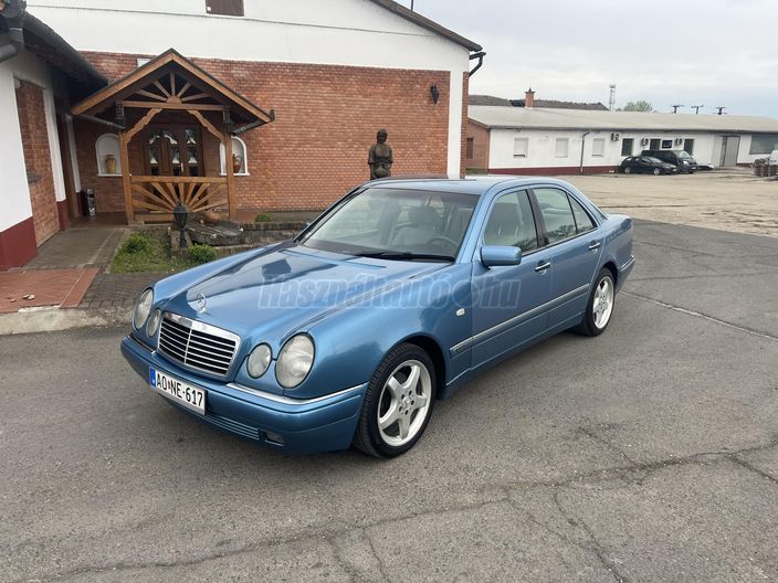 MERCEDES-BENZ E 300 TD Elegance (Automata)