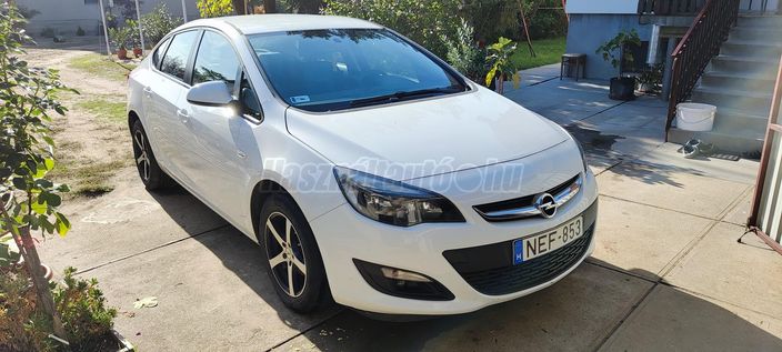 OPEL ASTRA J 1.4 Selection