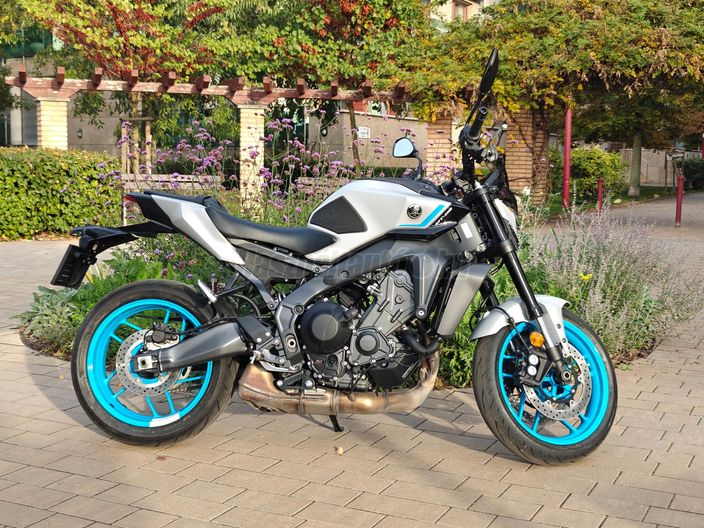 YAMAHA MT-09