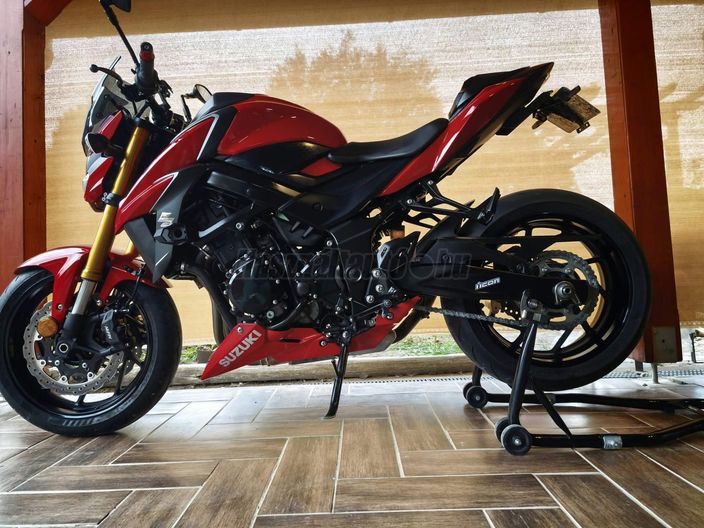 SUZUKI GSX-S 750