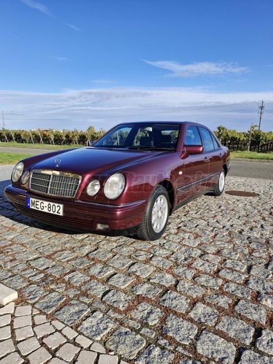 MERCEDES-BENZ E 300 D Elegance