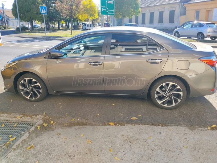 TOYOTA COROLLA Sedan 1.6 Executive