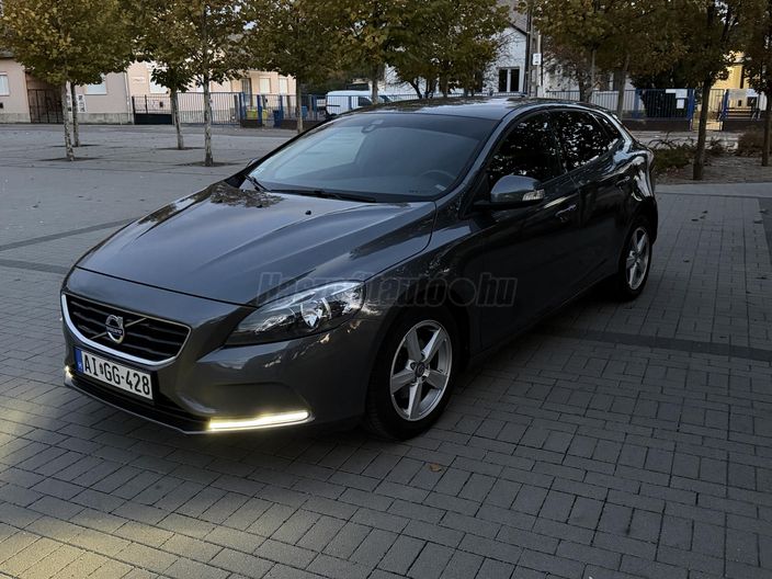 VOLVO V40 1.6 D [D2] Kinetic