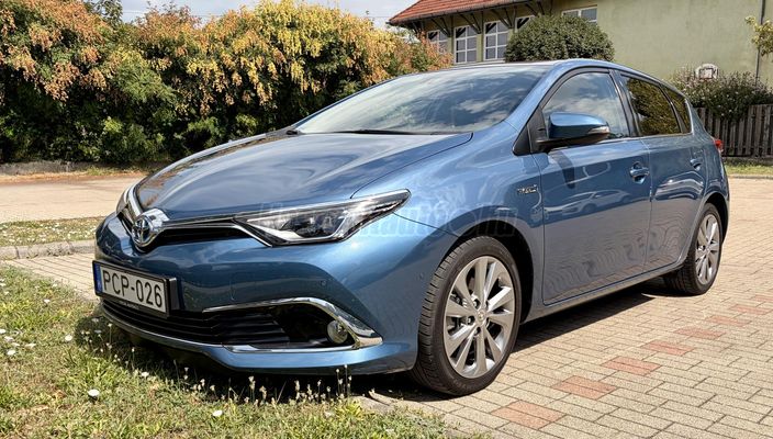 TOYOTA AURIS 1.8 HSD Executive MY17 Prestige Skyview (Automata)