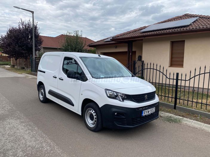 PEUGEOT PARTNER 1.5 BlueHDi 100 Asphalt L1 (3 személyes )