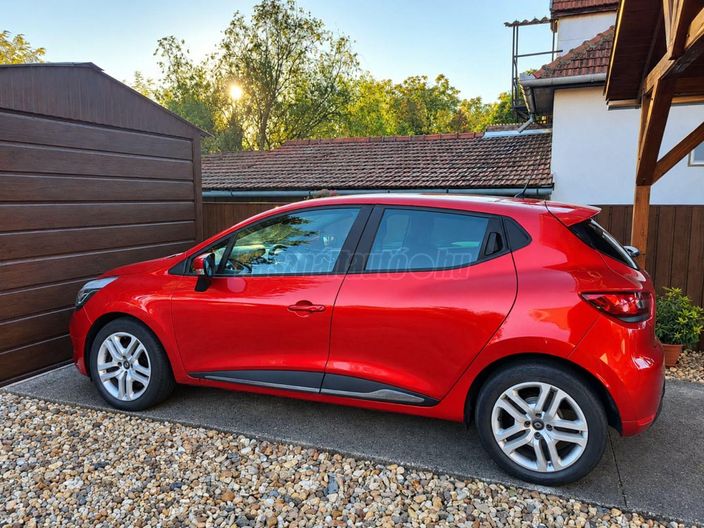 Megkímélt állapotú, kevesett futott 6 éves Renault Clió eladó első női tulajdonostól.