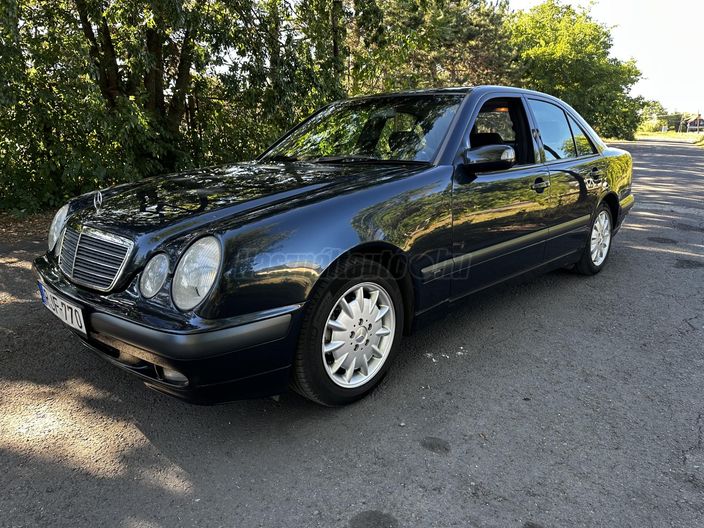 MERCEDES-BENZ E 200