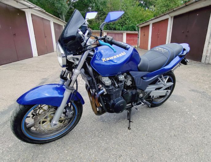 KAWASAKI ZR-7